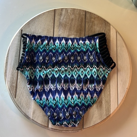 INGEAR - Bikini Swimsuit - NWOT- small top, medium bottom - Picture 8 of 9